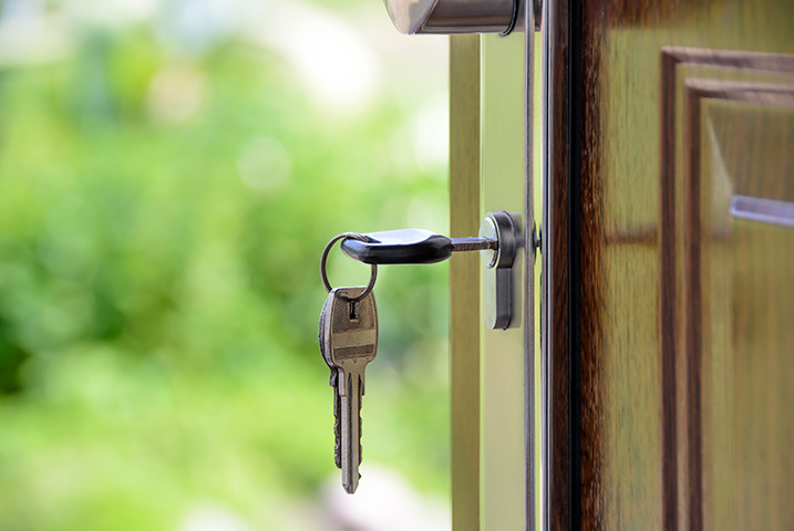 A2B Locks are able to provide local locksmiths in Woodside Park to repair your broken locks. 